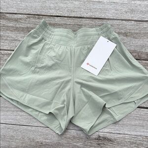 Lululemon Hotty Hot High-Rise Lined Short‎ 4"
Fog Green size 4 NWT